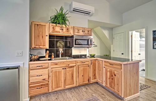 Golden Apartamento | Bright Lakeside Studio - Hike, Fish, and Bike!