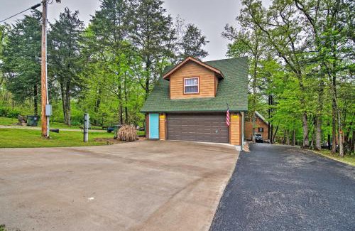 Golden Apartamento | Bright Lakeside Studio - Hike, Fish, and Bike!