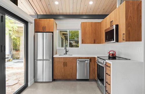 Claremont Cabaña | Bright, Modern 1BR ADU in Claremont with Seamless Indoor-Outdoor Living