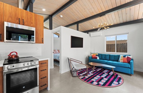 Claremont Cabaña | Bright, Modern 1BR ADU in Claremont with Seamless Indoor-Outdoor Living