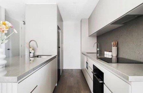 Malvern East Apartamento | Bright & Modern 1BR Apt w/Balcony & Parking