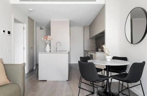 Malvern East Apartamento | Bright & Modern 1BR Apt w/Balcony & Parking