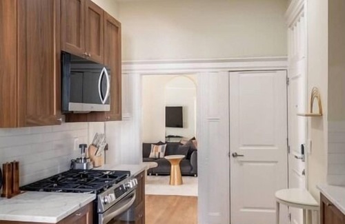 Communipaw Apartamento | Bright & Modern 35 Mins to NYC Extended Stays