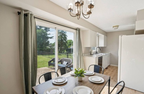 Greater South Side Casa | Bright & Modern 3BR Duplex | Fenced Yard + Parking