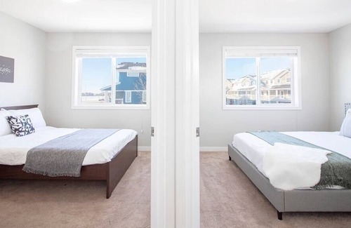 Fort Gary Casa | Bright & Modern 4bed 2bath Townhouse with Parking