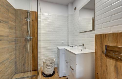 Bucharest City-Centre Apartamento | Bright & Modern Apartment in Central Location - Universitate - Wi-Fi - Netflix