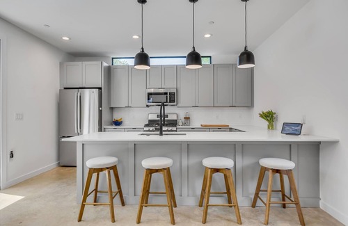 Govalle Casa | Bright Modern, Boggy Creek | Eastside Urban Dream