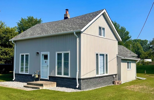St. Williams Casa | Bright & Modern Cottage Near Port Rowan, Long Point, & Turkey Point