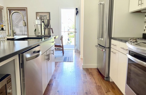 Belmont Casa | Bright, Modern Home Near Downtown C-Ville & UVa