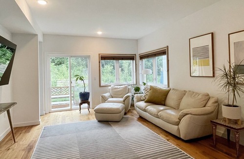 Belmont Casa | Bright, Modern Home Near Downtown C-Ville & UVa