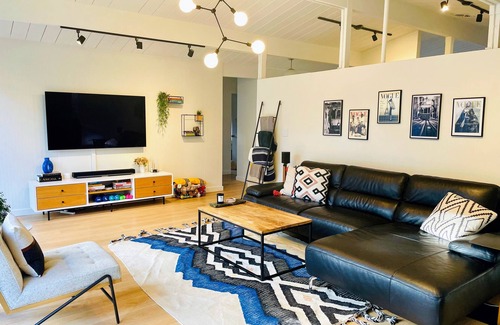 San Rafael Casa | Bright, modern Marin home nestled between San Francisco & Napa Valley
