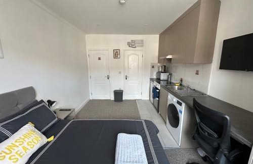 West Hendon Apartamento | Bright Modern, Private Apartment,15 Mins To Central London