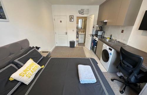 West Hendon Apartamento | Bright Modern, Private Apartment,15 Mins To Central London
