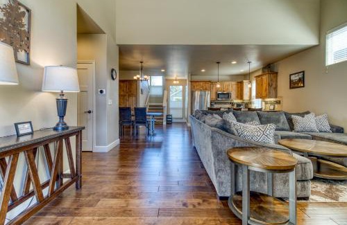 Redmond Casa | Bright, Modern Retreat in Eagle Crest Resort