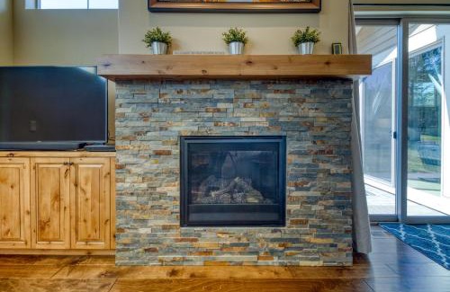 Redmond Casa | Bright, Modern Retreat in Eagle Crest Resort