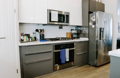 Shady Acres Casa | Bright & Modern Sanctuary in the Heights-Ok Pets!