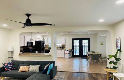 Wetmore Casa | Bright, Modern Space for Family & Friends