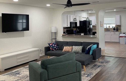 Wetmore Casa | Bright, Modern Space for Family & Friends