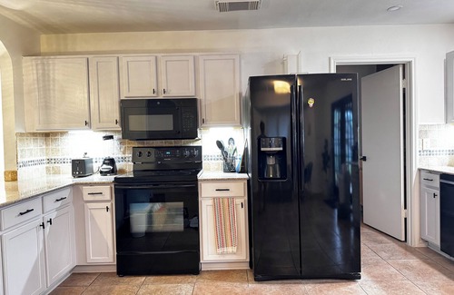Wetmore Casa | Bright, Modern Space for Family & Friends