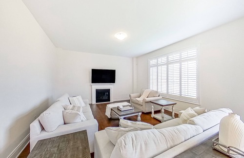 Springwater Casa | Bright, modern, spacious home with fireplace, near gorgeous lakes & skiing