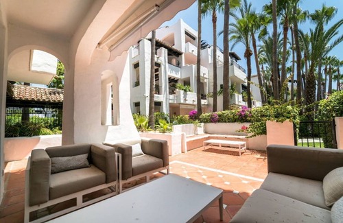 Golden Mile Casa | BRIGHT NEW APARTMENT IN PUENTE ROMANO
