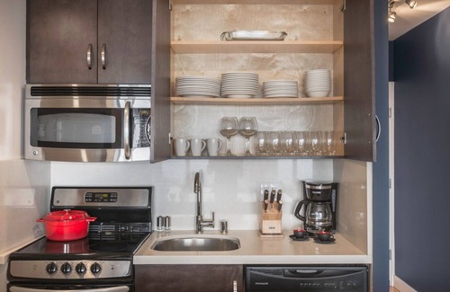 Lower Nob Hill Apartamento | Bright Nob Hill Studio w/ Gym, Sauna + City View by Blueground