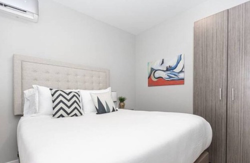Mission Hills Apartamento | Bright ☀️ Old Town. Parking/WiFi. Cable/Walk to All