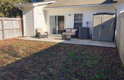 Hickory Shadows Casa | Bright One Level Town Home Centrally Located