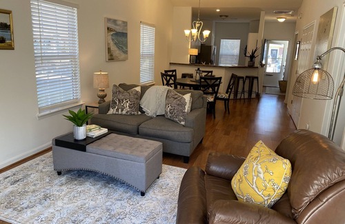 Hickory Shadows Casa | Bright One Level Town Home Centrally Located