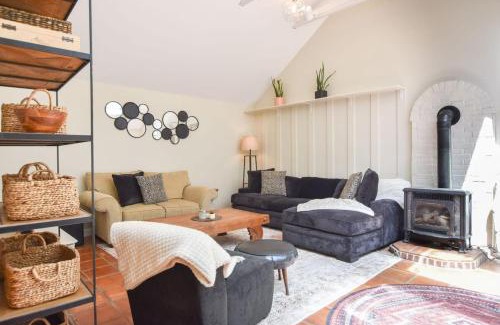 Marstons Mills Casa | Bright & Open Central A C Dog Friendly