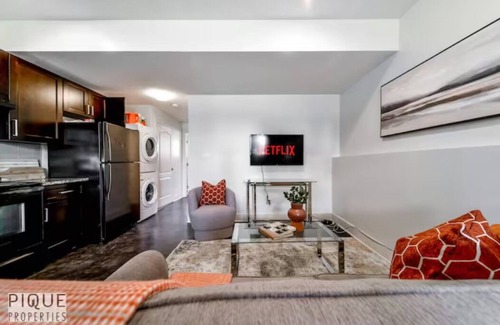 Jasper Place Casa | Bright Open Suite - King Bed - Free Parking - Long Stays