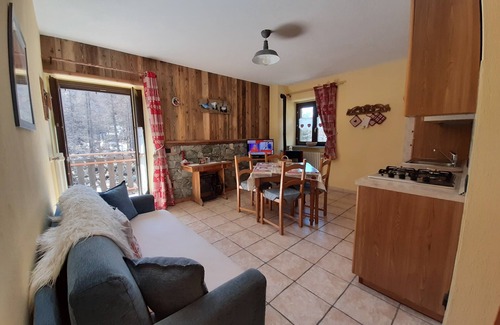 Bionaz Apartamento | Luminoso, panorámico y confortable departamento, punto de partida ideal para trekking.