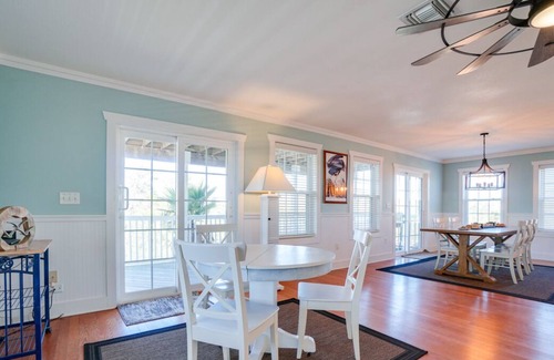 Seagrass Casa | Bright Pet-friendly Abode with Private pool on North Cape