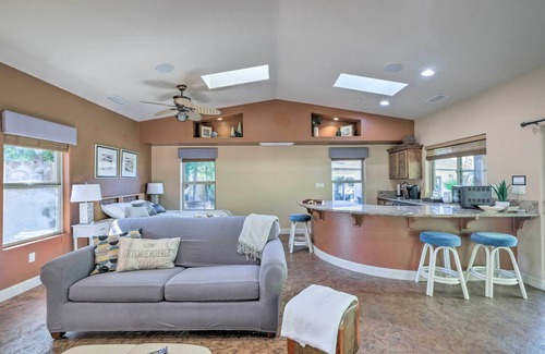 Poway Apartamento | Bright Poway Studio w/ Shared Outdoor Pool!
