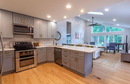 Michigan City Casa | Bright & Quiet 5BR Near Beach