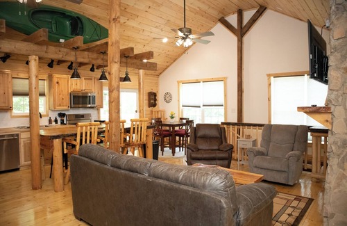 Hickory Hills Cabina | Bright & quiet cabin near mountain attractions