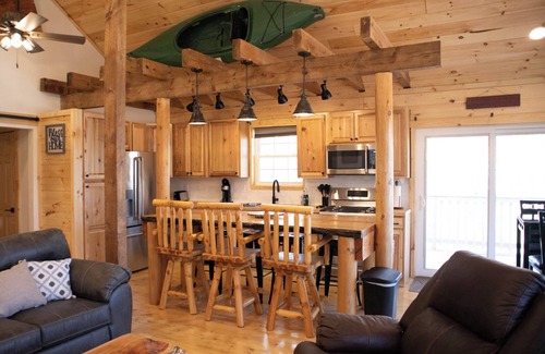 Hickory Hills Cabina | Bright & quiet cabin near mountain attractions