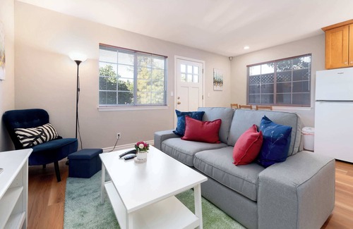 Shoreline West Casa | Bright, Quiet, Comfy 1BR Cottage in Mountain View