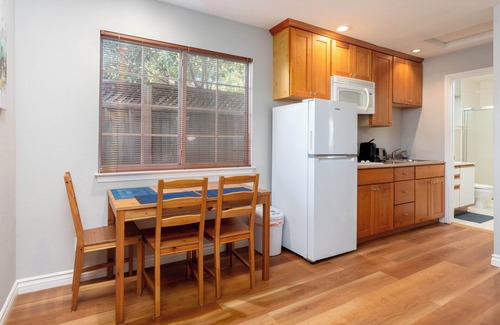 Shoreline West Casa | Bright, Quiet, Comfy 1BR Cottage in Mountain View