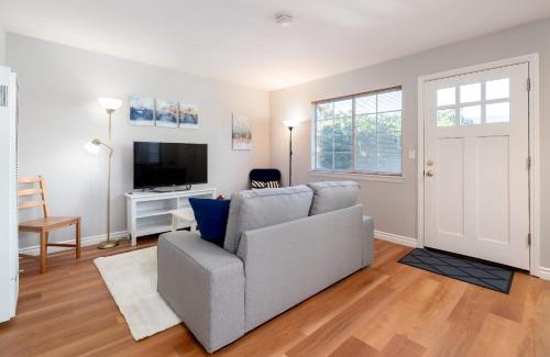 Shoreline West Casa | Bright Quiet Comfy 1BR Cottage in Mountain View