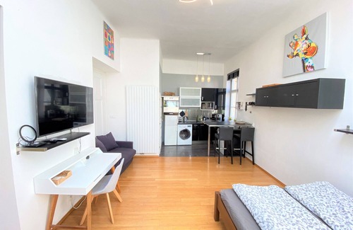 Mala Strana Apartamento | Bright rooftop Studio with huge Terrace - Air-con