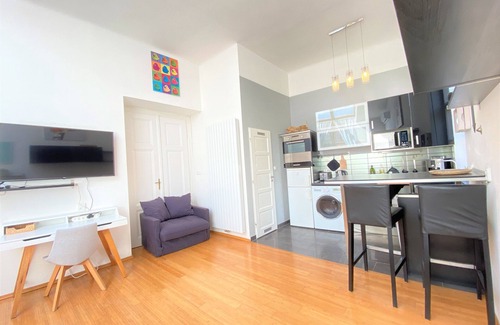 Mala Strana Apartamento | Bright rooftop Studio with huge Terrace - Air-con