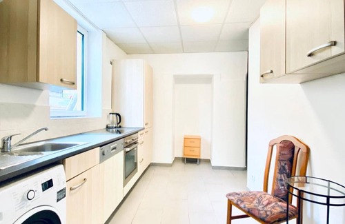 Liesing Apartamento | Bright Room in Shared Apt with Easy City Access