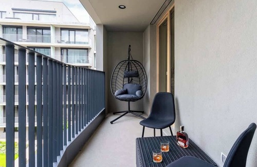 Smichov Apartamento | Bright Royal Elegance