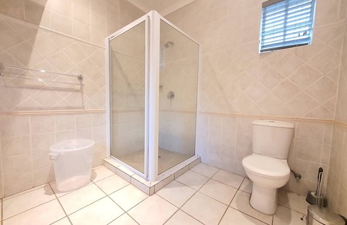 Greater Johannesburg Metropolitan Area Casa | Bright & Secure Unit In The Heart Of Sandton