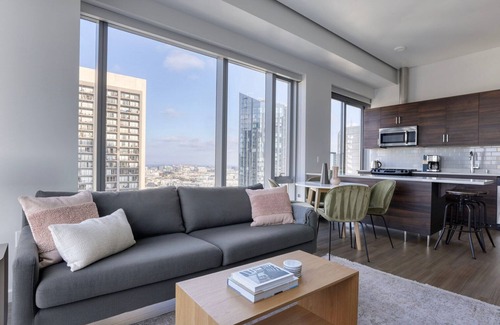 Civic Center Apartamento | Bright Soma 2BR w/ Theater & Basketball, nr Tech Companies, by Blueground