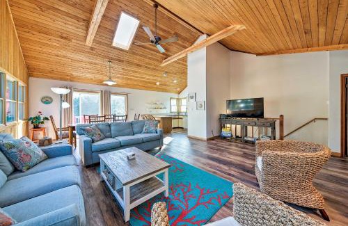 Southern Shores Casa | Bright Southern Shores Family Home Less Than 1 Mi to Beach