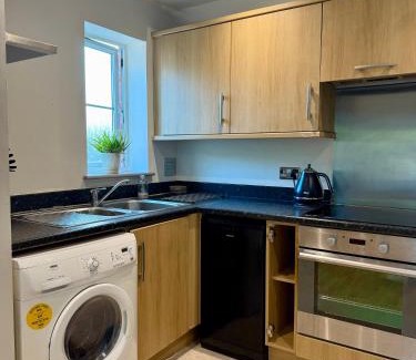 High Wycombe Apartamento | Bright & Spacious 1-Bed Apartment with Balcony & Private Parking