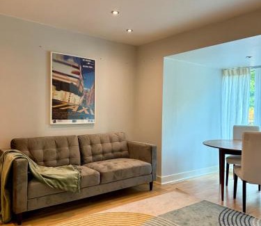 High Wycombe Apartamento | Bright & Spacious 1-Bed Apartment with Balcony & Private Parking