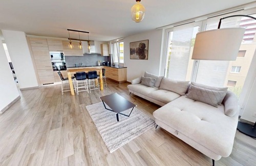 Neuchatel Apartamento | Bright & Spacious 2-bed Apartment - with Balcony & Lake View!